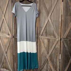New without tags. Never worn. Maxi dress.